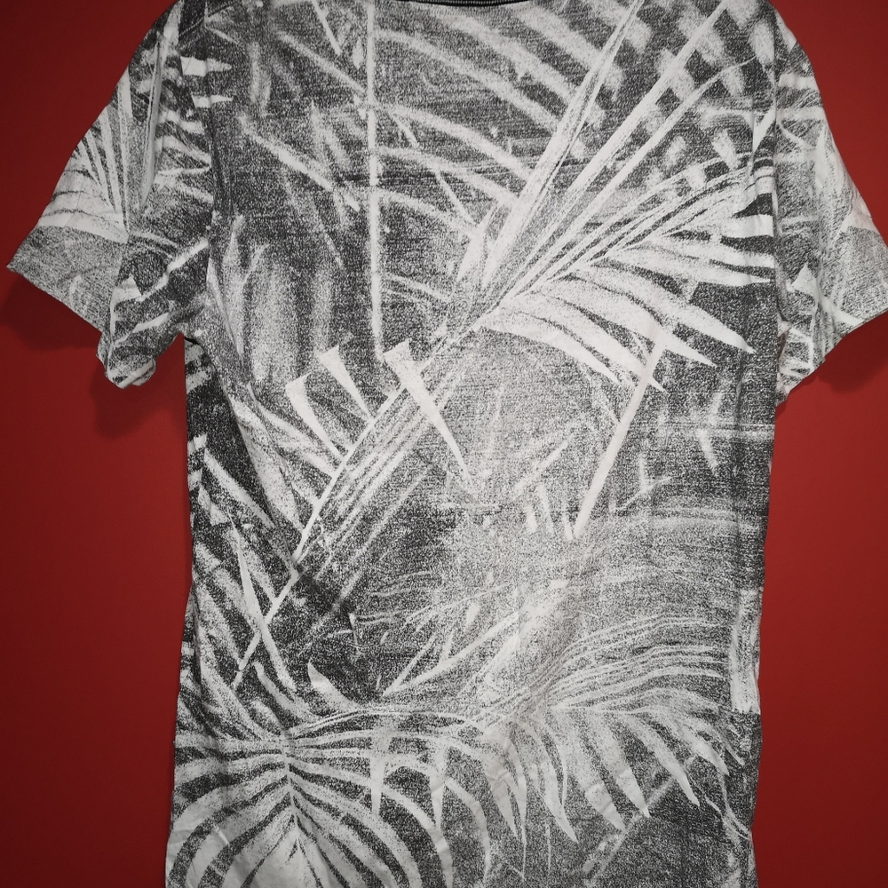 Guess tee - Picture 2 of 3